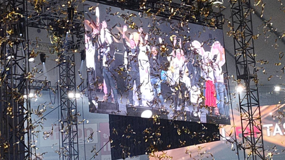 the golden ribbons at Final Fantasy XIV Tokyo Fan Festival